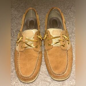 Lightly used-good condition Women’s size 10M
Brand: Sperry (songfish boatshoe)
